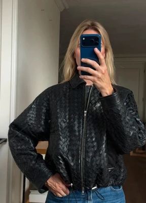 Second Female on Vinted