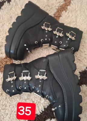 Dama on Vinted