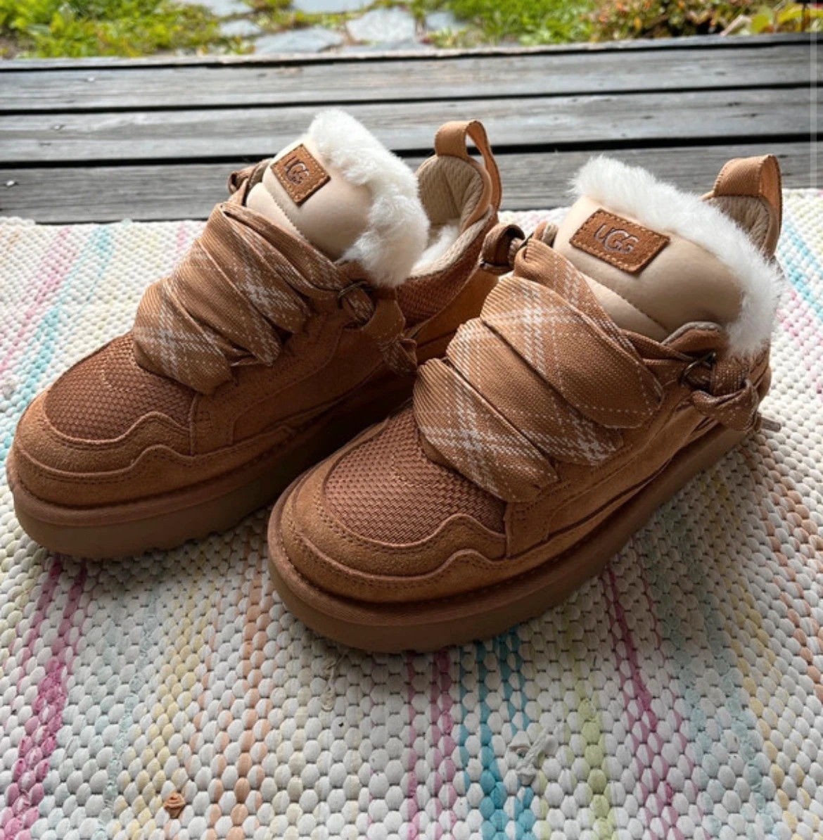 UGG
