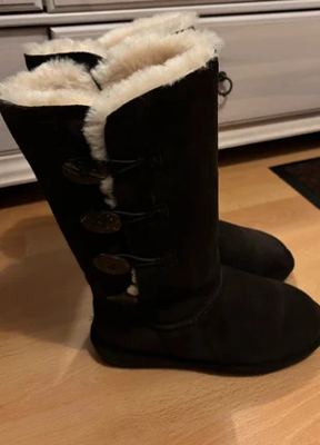 Bearpaw on Vinted
