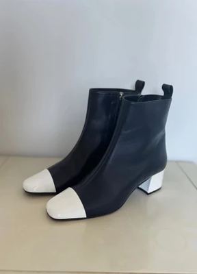 Carel on Vinted