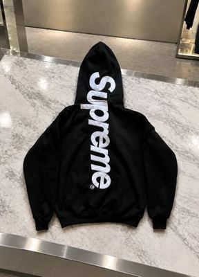 Supreme on Vinted