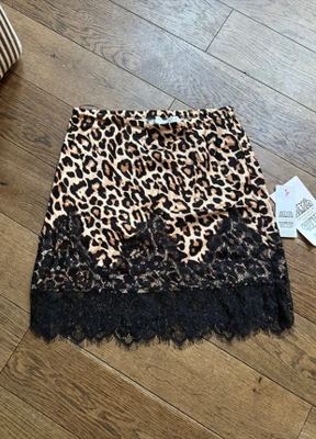 Never Fully Dressed on Vinted