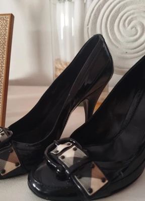 Burberry on Vinted