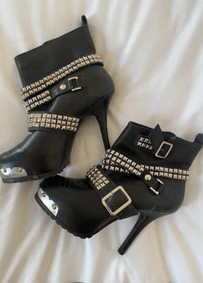 Carvela on Vinted