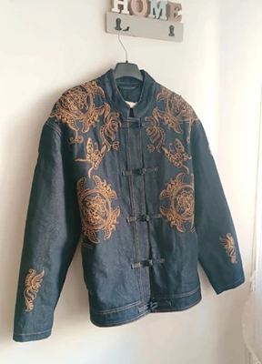 Royal on Vinted