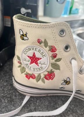 Converse on Vinted