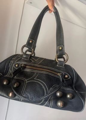 Purificación García on Vinted