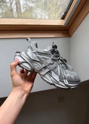 No Logo on Vinted