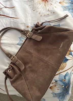 Flora & Co on Vinted