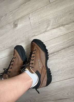 Lowa on Vinted