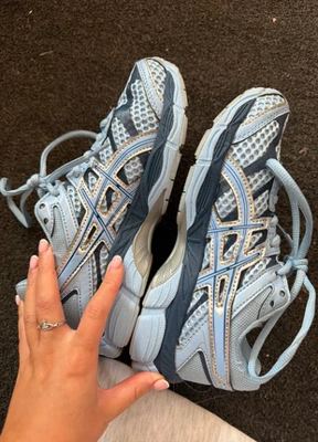 Asics on Vinted
