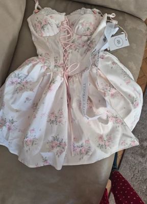 Bella Barnett on Vinted