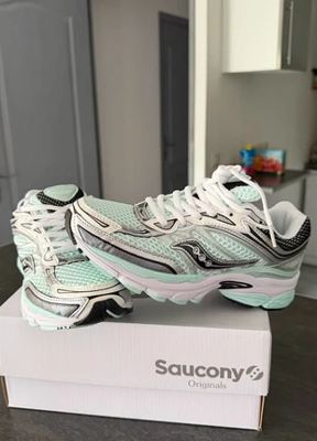 Saucony on Vinted