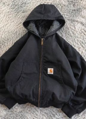 Carhartt on Vinted