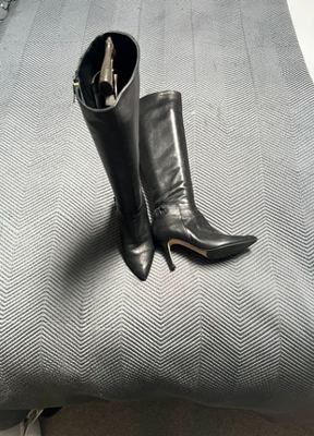 LK Bennett on Vinted