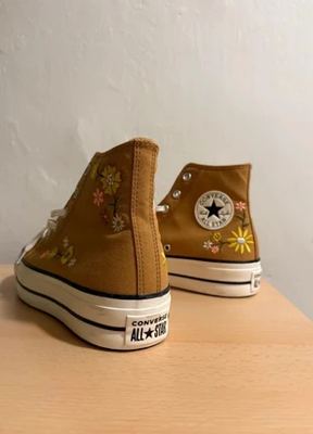 Converse on Vinted