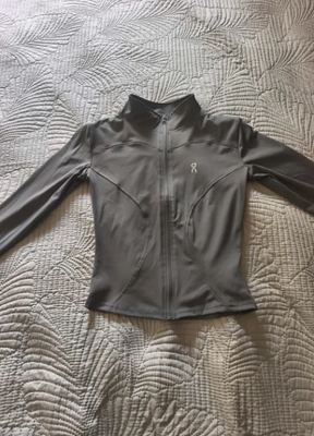 On Cloud on Vinted