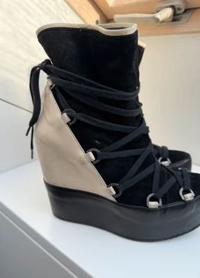 Alexander McQueen on Vinted